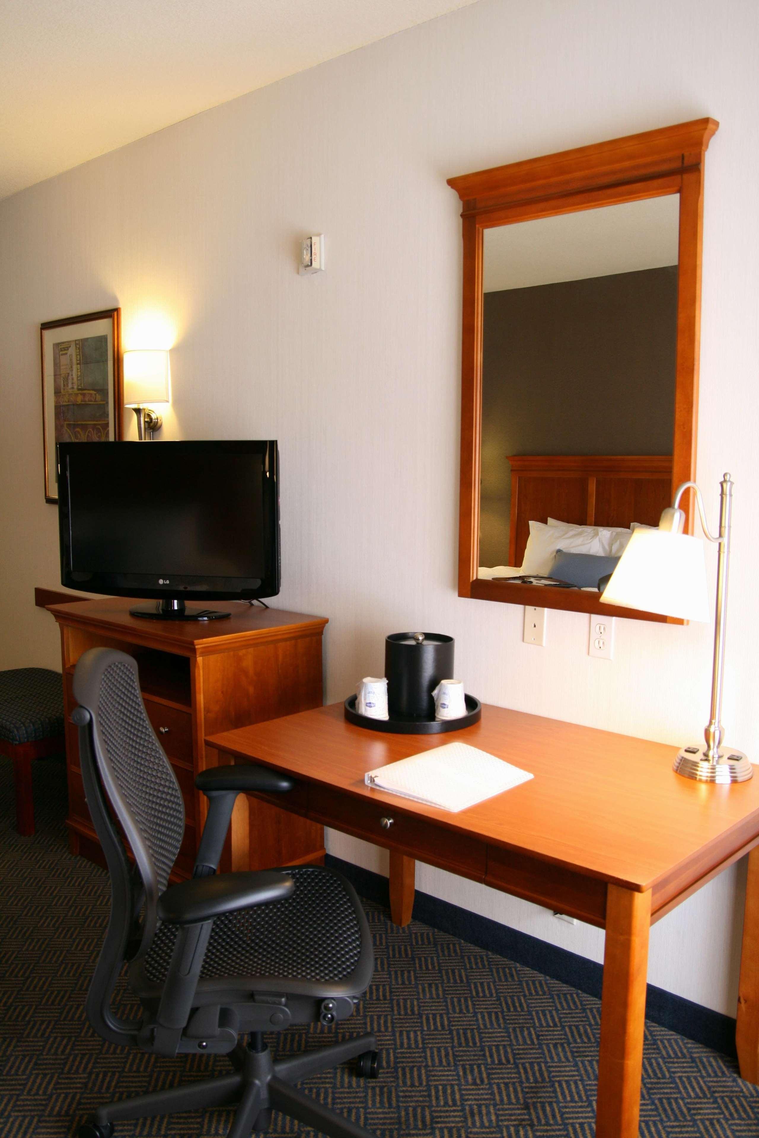 Hampton Inn San Marcos Room photo