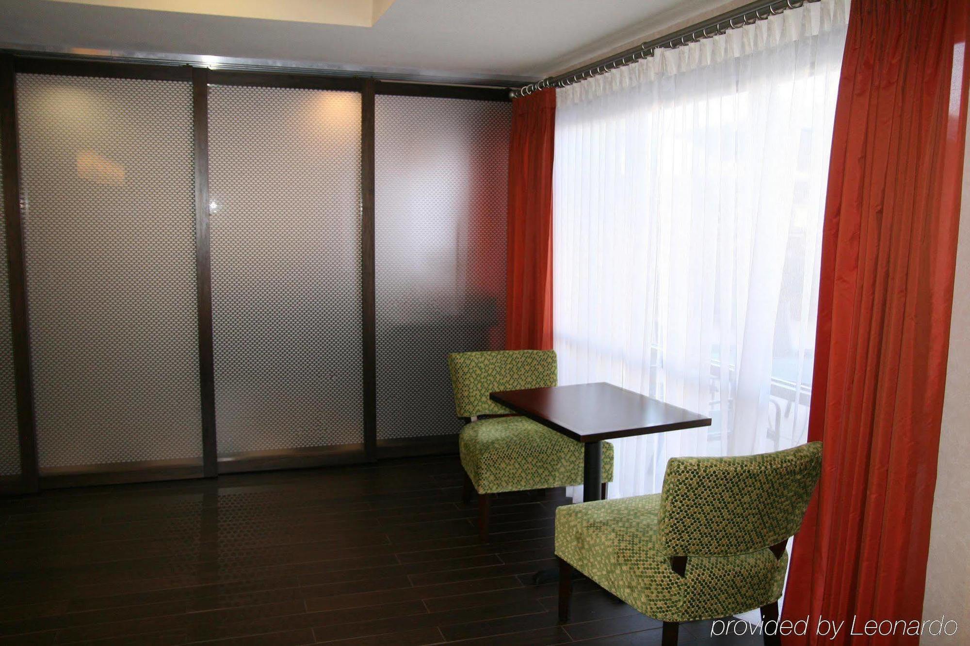 Hampton Inn San Marcos Interior photo