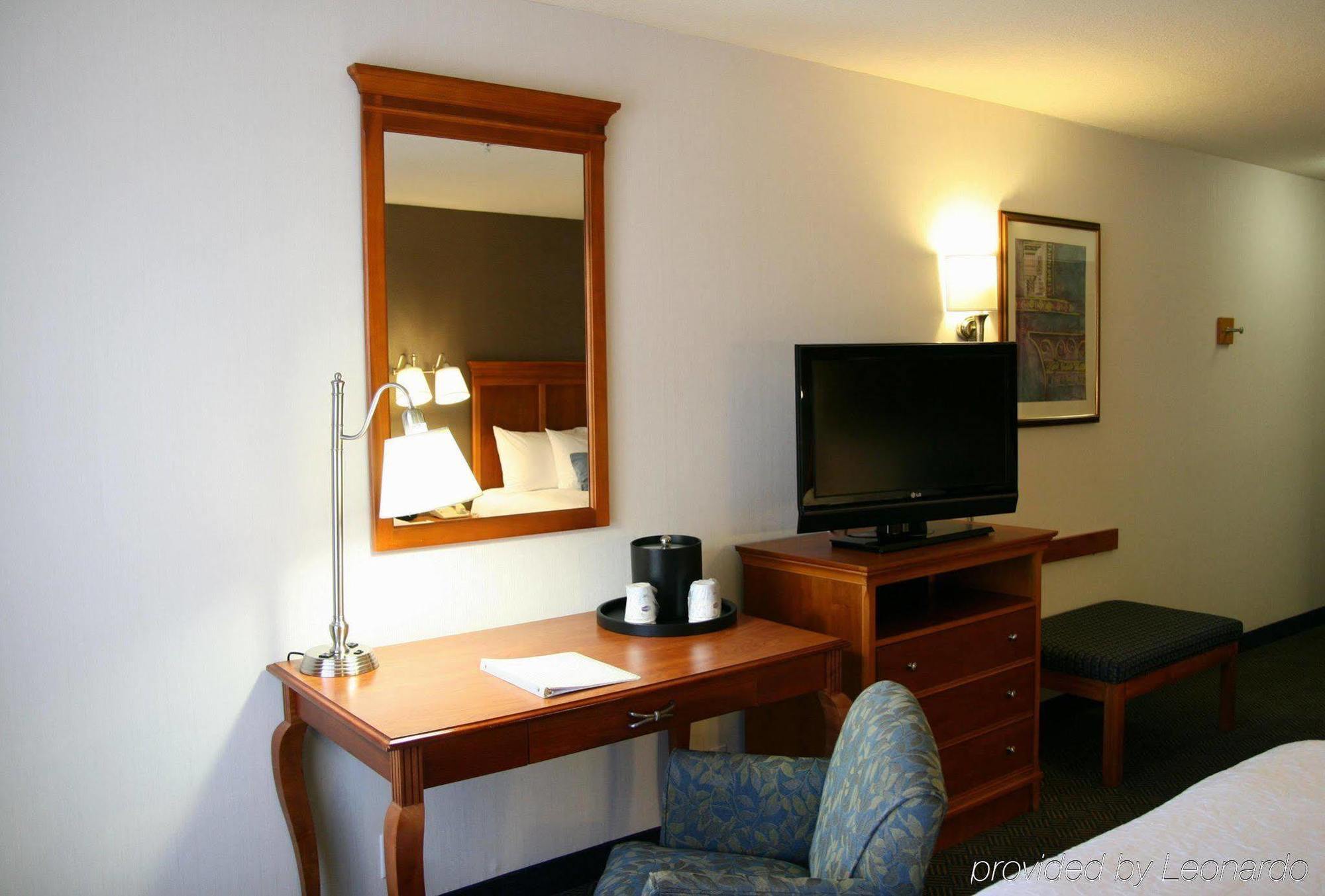 Hampton Inn San Marcos Room photo